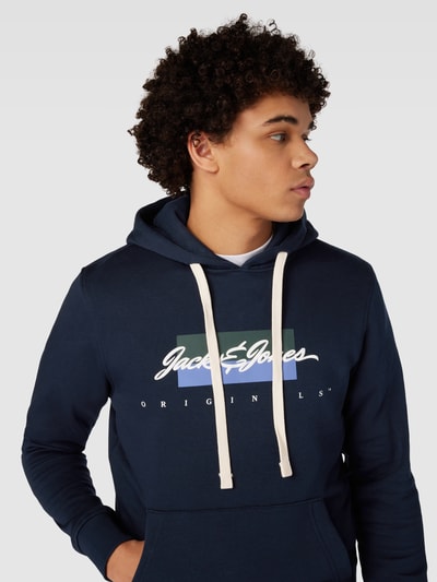 JACK & JONES Hoodie mit Motiv-Stitching Modell 'WAYNE' Dunkelblau 3