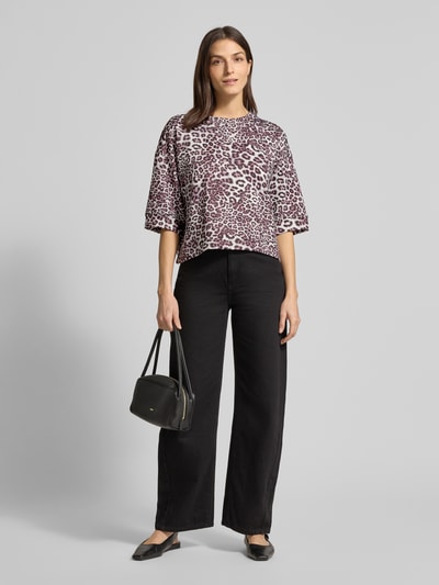 Marc Cain Relaxed fit T-shirt van viscosemix met all-over dierenprint Bordeaux - 1