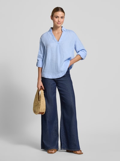Christian Berg Woman Regular Fit Leinenbluse mit V-Ausschnitt Jeansblau 1