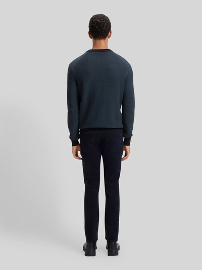 BOSS Orange Sweter o kroju regular fit z dzianiny z mieszanki bawełny i kapoku model ‘KLAPOK’ Granatowy 5