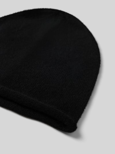 Produktfoto, Mütze aus reinem Kaschmir von Christian Berg Woman, schwarz, Strick-Optik, Ziernaht, Rollsaumen, weiche Textur