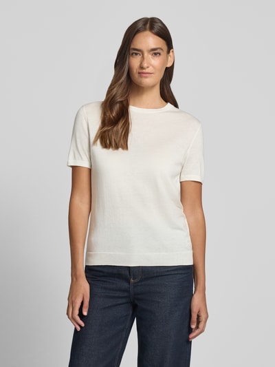 Kobiece model prezentuje sweter o kroju regular fit z mieszanki żywej wełny model 'SESSINAK' od HUGO, damski sweter, widok z przodu całej sylwetki