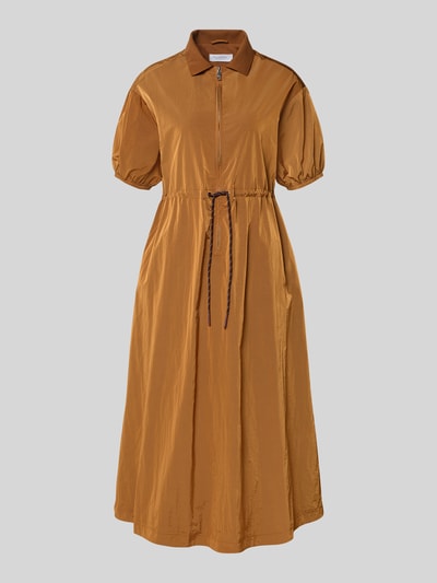 Produktfoto, Midikleid mit kurzem Reißverschluss und Kordelzug an der Taille von Rich & Royal in warmem Braun, gerippter Kentkragen, Halbarm mit elastischem Abschluss, taillierter Schnitt, glatte strukturierte Oberfläche