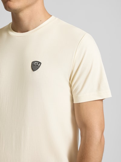 EA7 Emporio Armani Regular Fit T-Shirt mit Logo-Patch Modell 'Train' Offwhite 3
