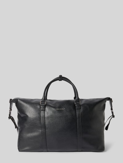 Produktfoto, Weekender mit Label-Detail von VALENTINO BAGS in Schwarz mit sichtbarer Narbung, Hauptfach mit Reißverschluss, Tragehenkel, abnehmbarem Schulterriemen, Maße ca. 66x40x22 cm, Länge Schulterriemen 115 cm