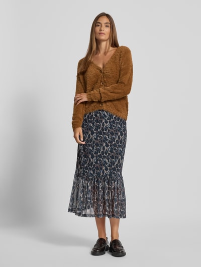 Christian Berg Woman Strickcardigan mit V-Ausschnitt Cognac 1