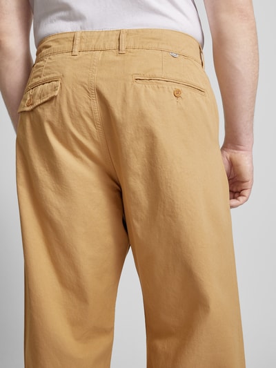 Thinking Mu Regular Fit Bundfaltenhose mit Gürtelschlaufen Beige 3