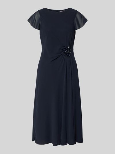 Produktfoto, Knielanges Cocktailkleid mit Ziersteinbesatz von Christian Berg Cocktail in Dunkelblau, taillierter Schnitt, Chiffon, runder Ausschnitt