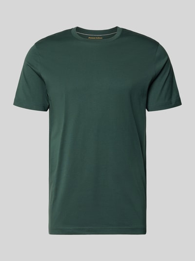 Produktfoto, T-Shirt aus Baumwolle mit Rundhalsausschnitt von Christian Berg Men, męski t-shirt, krój slim fit, okrągły dekolt, długość tyłu w rozmiarze M: 73 cm, kolor ciemnozielony, gładka faktura