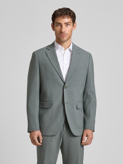 Männermodel trägt Regular Fit Blazer mit Lanawoll-Anteil Modell 'Charles' von Matinique, grauer Elastischer-Material-Mix, Reverskragen, Brusttasche, Paspeltaschen, 2-Knopfleiste, Ganzkörperansicht von vorne. Rückenlänge 75 cm, Schulterbreite 46 cm, Ärmellänge 66 cm bei Größe 50.