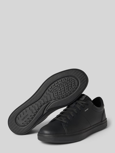 Produktfoto, Sneaker aus echtem Leder Modell 'Baltimoore' von Geox in Schwarz mit abgerundeter Passform und Logo-Detail, strukturierte Sohle, Absatzhöhe 3 cm, Schafthöhe 8 cm, Schaftweite 11 cm