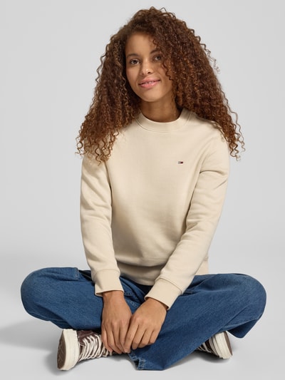 Tommy Jeans Regular Fit Sweatshirt aus Baumwoll-Mix Sand 3