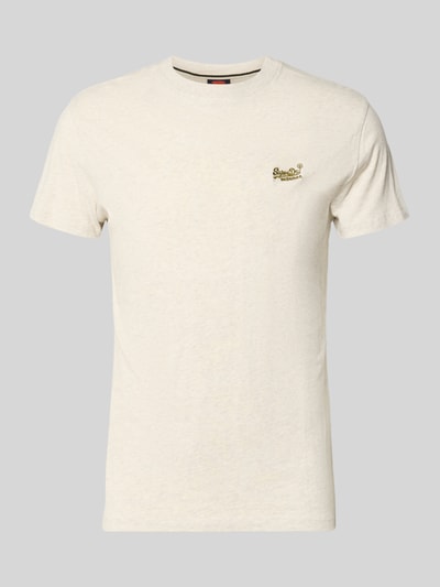 Produktfoto, cremefarbenes Regular Fit T-Shirt mit Logo-Stitching von Superdry aus reiner Baumwolle, Rundhalsausschnitt, glatte Textur