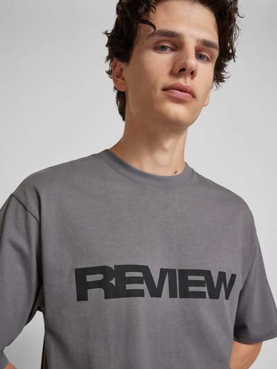 REVIEW T-Shirt mit Label-Print Dunkelgrau 3