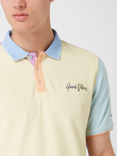 Colours & Sons Poloshirt mit Message-Stickerei  Gelb 3