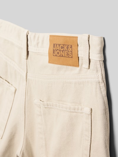 Productfoto, Loose Fit Jeansshorts met steekzakken model 'TONY' van Jack & Jones, puur katoen, kleur beige, detailopname, korte vezeltextuur