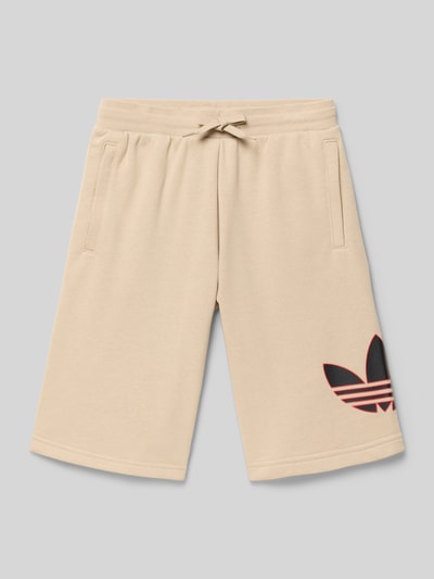 Produktfoto, Shorts mit Logo und Eingrifftaschen von adidas Originals in Beige, Relaxed Fit, elastischer Bund mit Tunnelzug, Baumwoll-Elasthan-Mix