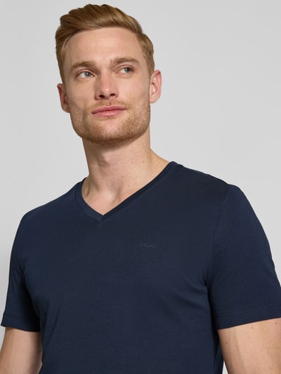 s.Oliver RED LABEL Regular Fit T-Shirt aus reiner Baumwolle mit V-Ausschnitt Dunkelblau 3