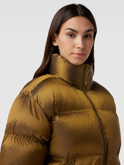 Filippa K Cropped Daunenjacke mit Reißverschlusstaschen Kupfer 3