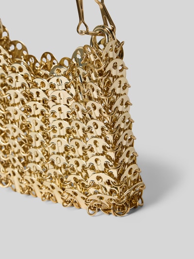 Produktfoto, Shoulder Bag in Ketten-Optik von Rabanne aus reinem Messing mit goldglänzender Oberfläche, sichtbare Kettenstruktur, Detailaufnahme.