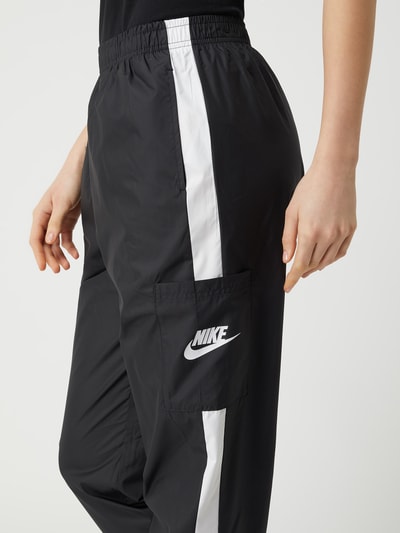 Nike Spodnie treningowe z paskami w kontrastowym kolorze Czarny 3