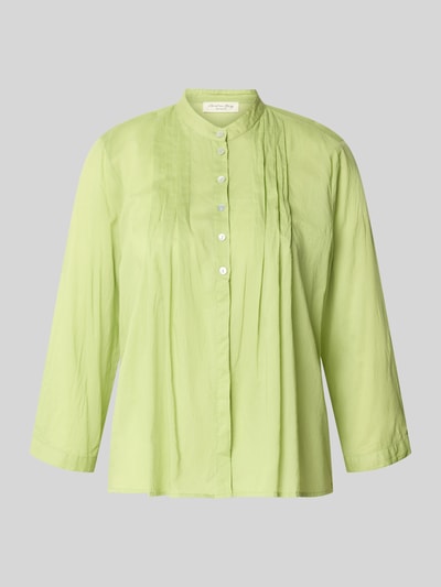 Produktfoto, Regular Fit Bluse mit Drapierungen und 3/4-Arm von Christian Berg Woman in Hellgrün mit Stehkragen, Knopfleiste, strukturierter Oberfläche. Rückenlänge 58 cm, Ärmellänge 46 cm bei Größe 36.