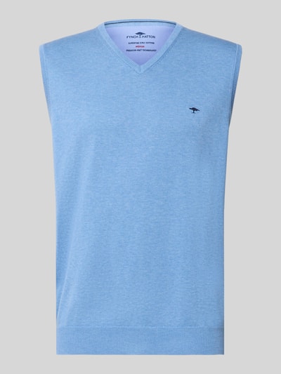 Produktfoto, Regular Fit Pullunder aus reiner Baumwolle mit Logo-Stickerei von Fynch-Hatton, hellblau, V-Ausschnitt, ärmellos, gerippte Bündchen, Rückenlänge bei Größe M 72 cm