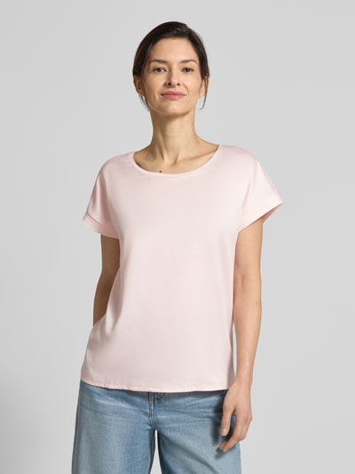 Vrouwenmodel draagt T-Shirt met Rundhalsausschnitt Modell 'Taila' van JOOP!, viscose-elastaanmix, regular fit, lichtroze, voorkant, halfzijdig bovenlichaam.
