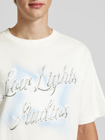 Low Lights Studios Oversized T-Shirt mit Label-Print Modell 'CHROMATIC' Offwhite 3