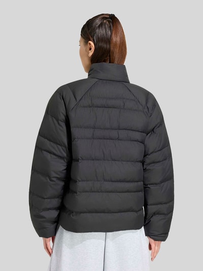 adidas Sportswear Kurtka pikowana o kroju regular fit z nadrukiem z logo Czarny 5