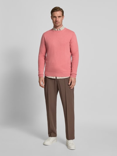 Christian Berg Men Sweter z kaszmiru o kroju regular fit z okrągłym dekoltem Różowawy melanż 1