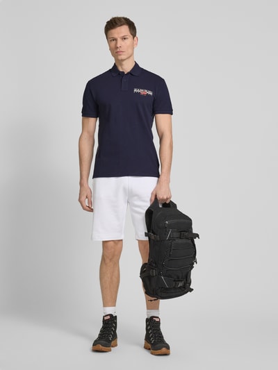 Napapijri Slim Fit Poloshirt mit Label-Print Modell 'AYLMER' Marine 1