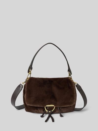 Produktfoto, Crossbody Bag aus echtem Leder Modell 'TEMI' von Abro, dunkelbraune Farbe, goldene Schnalle, weiche Textur, Überschlag, abnehmbarer Schulterriemen, kurzer Henkel, Hauptfach mit Reißverschluss-Innenfach, Maße 34x24x10 cm, Schulterriemen 110 cm
