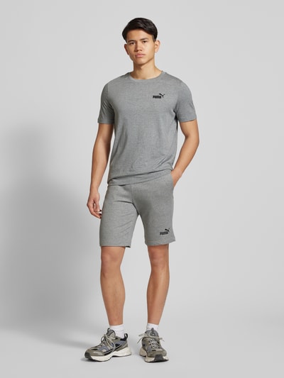 PUMA PERFORMANCE Regular Fit Sweatshorts mit Label-Stitching Modell 'ESS No. 1' Mittelgrau Melange 1