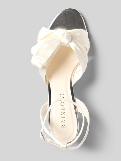 Produktfoto, Sandalette mit Schleifen-Applikation Modell 'Arabella Mid' von Rainbow Club, Satin, Riemen mit Dornschließe, Blockabsatz, Absatzhöhe 8 cm, Größe 40, Cremefarbe, glänzende Oberfläche, weiche Satin-Haptik, feminine Form