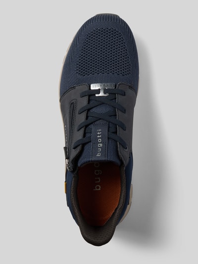 Produktfoto, Sneaker mit Logo-Detail Modell 'Sonic' von bugatti in Dunkelblau, runde Form, Schnürverschluss, Reißverschluss, profilierte Sohle, Absatzhöhe 5 cm, Schafthöhe 8 cm, Schaftweite 7 cm, Obermaterial mit strukturierter Textur