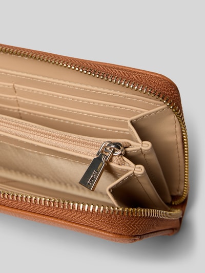 Guess Portemonnaie mit Logo-Applikation Modell 'Laurel' Cognac 3