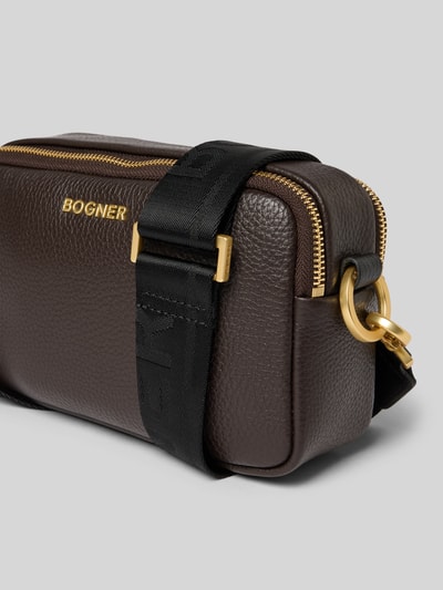 BOGNER Umhängetasche aus Leder mit Label-Applikation Modell 'wallis avy' Dunkelbraun 3