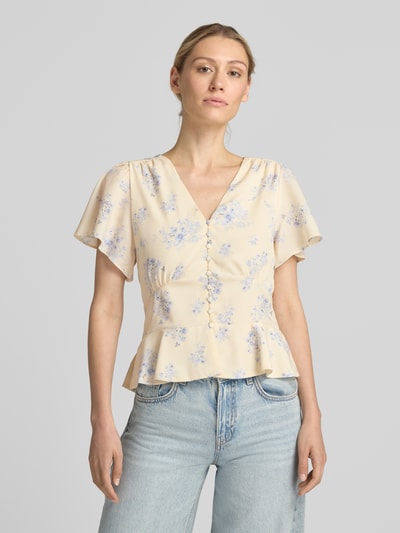 Frauenmodel trägt Bluse mit floralem Allover-Print Modell 'Jasmin' von Neo Noir in Gelb mit V-Ausschnitt, taillierte Passform, kurzärmelig, Ganzkörperansicht von vorne.