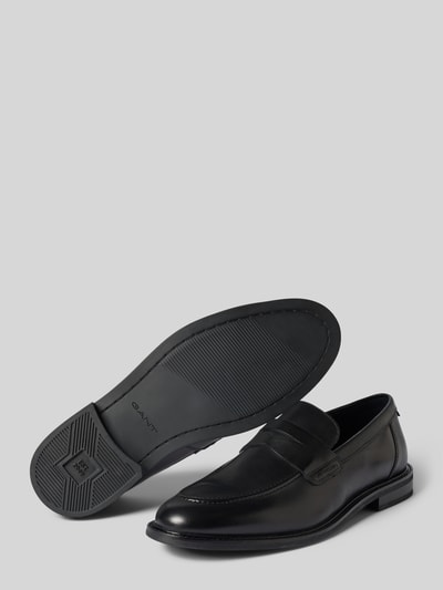 Produktfoto, glänzender schwarzer Lederschuh mit runder Spitze und markanter Sohle, Loafer aus echtem Leder Modell 'Lozham' von GANT, Herren Loafer