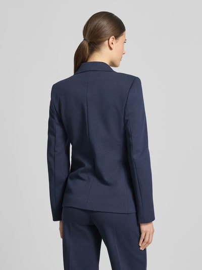 Frauenmodel trägt Regular Fit Blazer aus Baumwoll-Mix Modell 'GINNASTA' von Weekend Max Mara, Optik: Unifarben, Ganzkörperansicht Rückansicht.