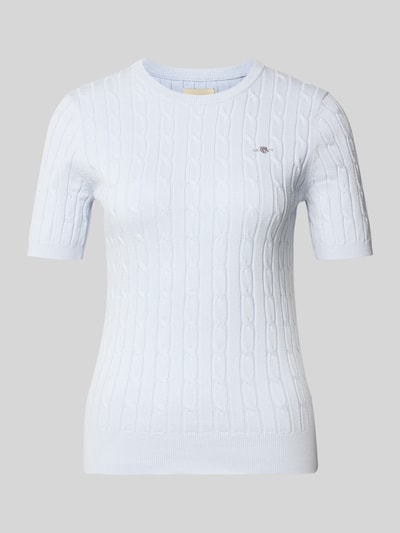 Produktfoto, Strickshirt mit Zopfmuster und Label-Stitching von Gant, mieszanka bawełny, z dodatkiem streczu, krój slim fit, okrągły dekolt, długość tyłu w rozmiarze S: 57 cm, długość rękawów w rozmiarze S: 24 cm