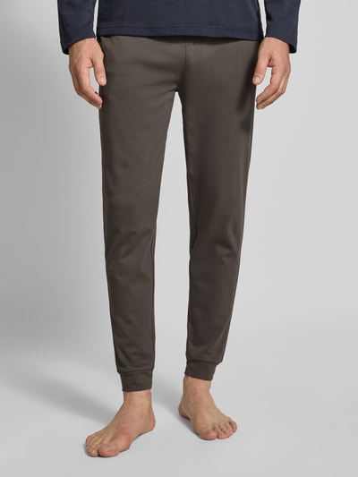 Christian Berg Men Lounge-Hose mit elastischem Bund und Eingrifftaschen Oliv 4