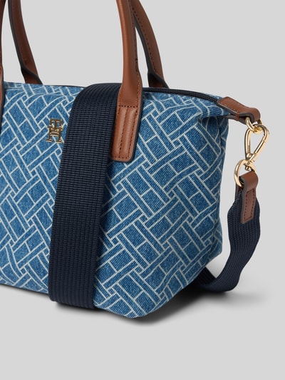 Produktfoto, Henkeltasche aus reiner Baumwolle von Tommy Hilfiger in Denim-Optik mit Logo-Applikation, Hauptfach, Innenfach, Reißverschluss