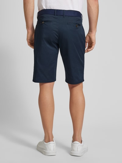 Christian Berg Men Slim Fit Chino-Shorts mit Gürtel Marine 5