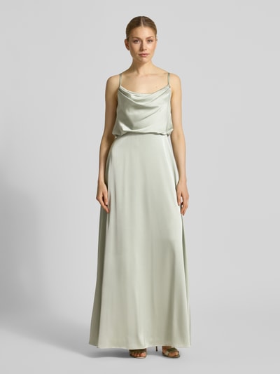 Vrouwenmodel draagt Abendkleid aus Satin mit Spaghettiträgern van Hey Kyla in lichtgroen, getailleerde pasvorm, satijntextuur, zichtbare naadritssluiting, volledige lichaamsweergave van voren