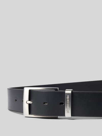 Produktfoto, Ledergürtel mit Dornschließe und Label-Detail von Lloyd Men's Belts, czarne gładkie skórzane wykończenie, klasyczny model STEPP, szerokość 125 cm