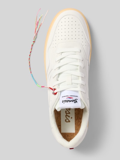 Produktfoto, Sneaker mit Logo-Detail Modell 'Hevea' von Genesis, weiß mit Zierbesatz, abgerundete Passform, Schnürverschluss, glatte Sohle, Absatzhöhe 4 cm, Schafthöhe 7 cm, Schaftweite 8 cm, Herren Sneaker