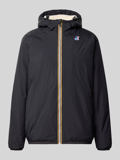 Produktfoto, Jacke mit Kapuze Modell 'LE VRAI 4.0' von K-WAY in Schwarz mit Reißverschluss, Label-Detail und Regular Fit, glatte Textur.