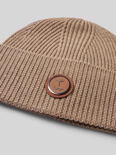 JOOP! Collection Czapka beanie z naszywką z logo model ‘Feranto’ Camel 2